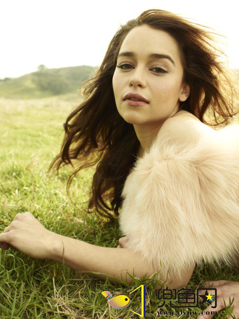 NO1 Emilia Clarke Emilia ClarkeӢ(gu)һλŮ݆T198751С(qun)Α򡷺͡c֮衷